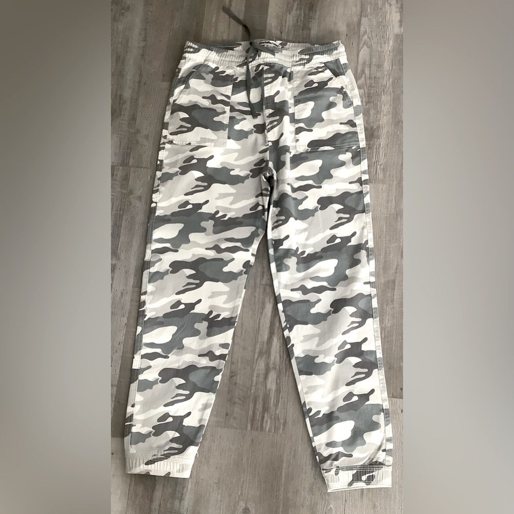 Charlotte Russe camouflage joggers
NWOT